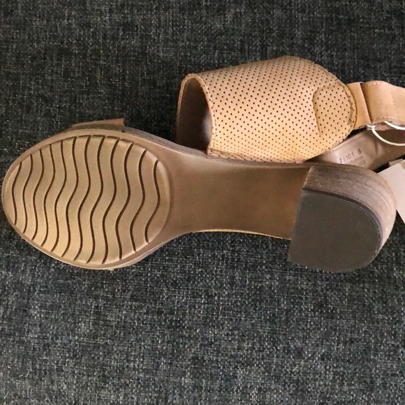 Sophia Milano Italian leather block heel sandal - Picture 4 of 6